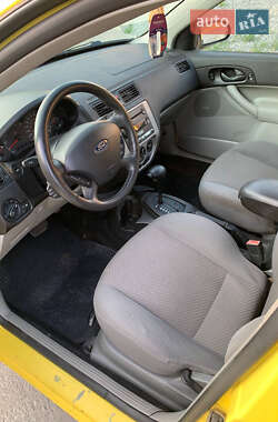 Хэтчбек Ford Focus 2004 в 