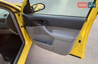 Хэтчбек Ford Focus 2004 в 