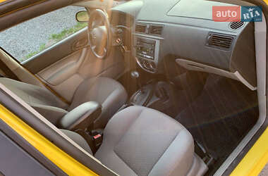 Хэтчбек Ford Focus 2004 в 