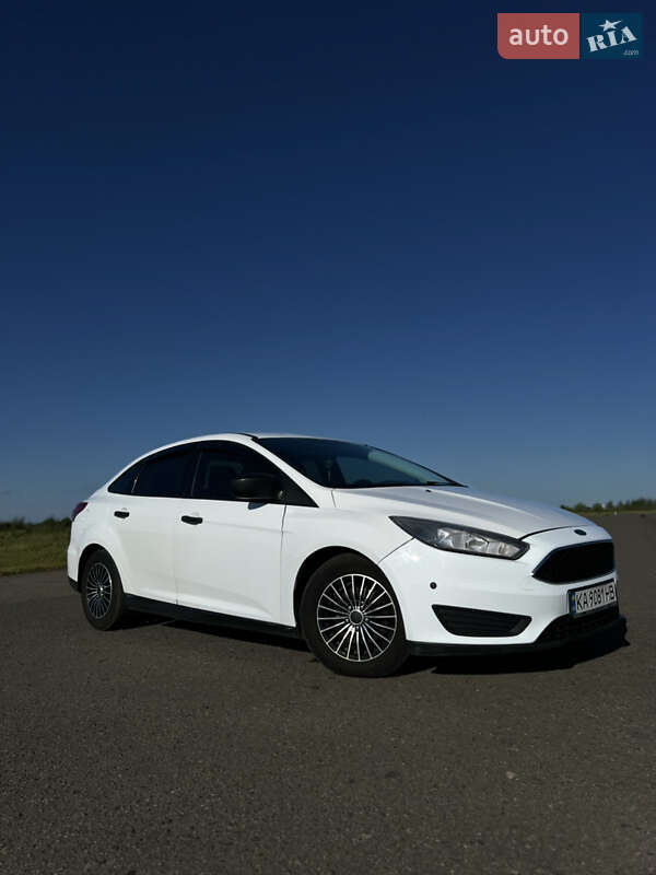 Седан Ford Focus 2015 в Березному