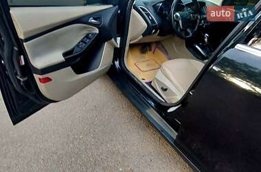 Хэтчбек Ford Focus 2012 в 