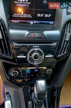 Хэтчбек Ford Focus 2012 в 