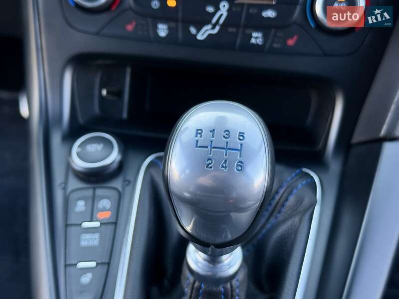 Хэтчбек Ford Focus 2016 в Киеве