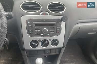 Хэтчбек Ford Focus 2007 в 