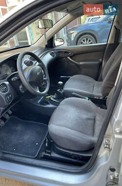 Хэтчбек Ford Focus 2003 в 