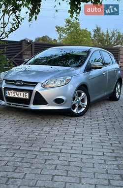 Хэтчбек Ford Focus 2012 в 