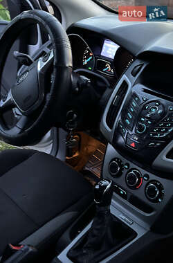 Хэтчбек Ford Focus 2012 в 