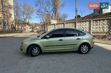 Хэтчбек Ford Focus 2005 в 