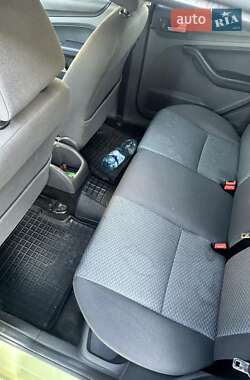 Хэтчбек Ford Focus 2005 в 