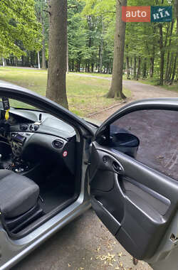Хэтчбек Ford Focus 2004 в 