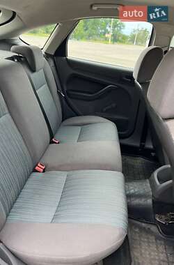Хэтчбек Ford Focus 2007 в 