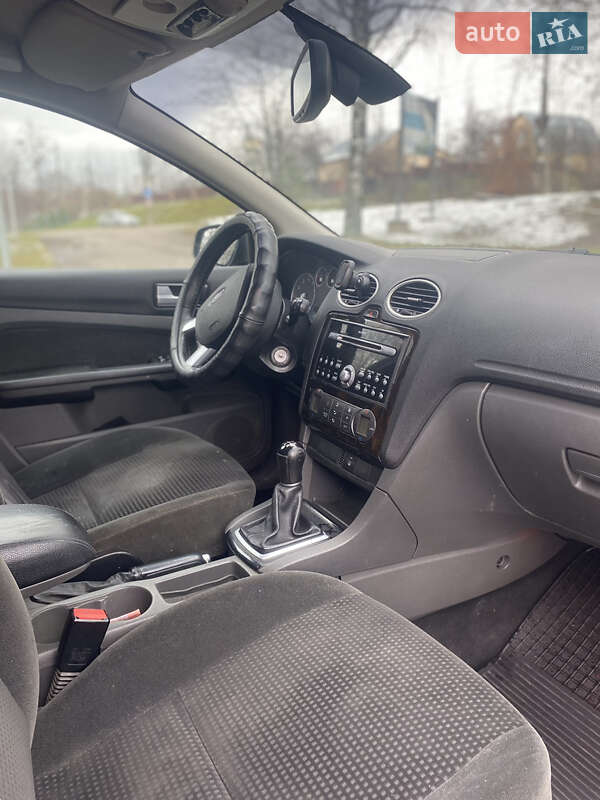 Седан Ford Focus 2006 в Золочеві
