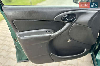 Седан Ford Focus 2002 в 
