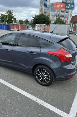 Хэтчбек Ford Focus 2013 в 