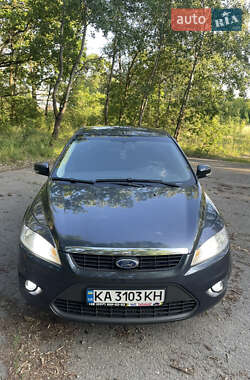 Хэтчбек Ford Focus 2010 в 