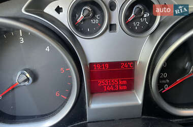 Хэтчбек Ford Focus 2010 в 