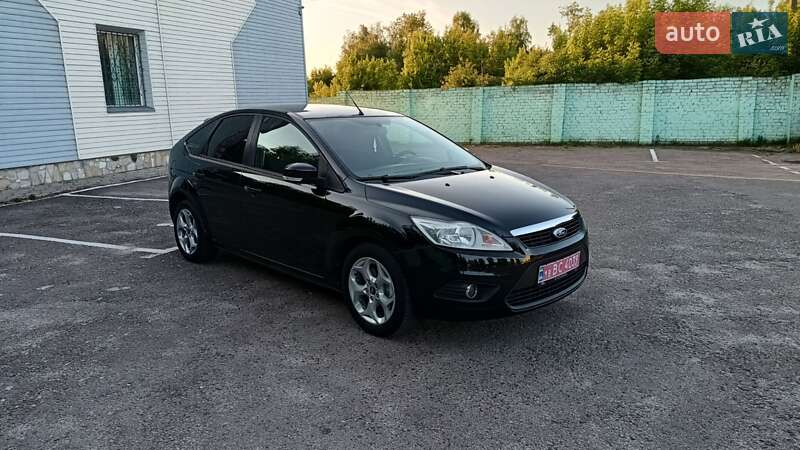 Хэтчбек Ford Focus 2008 в Дубно