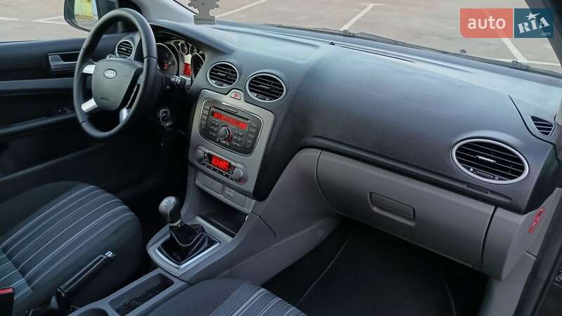 Хэтчбек Ford Focus 2008 в Дубно