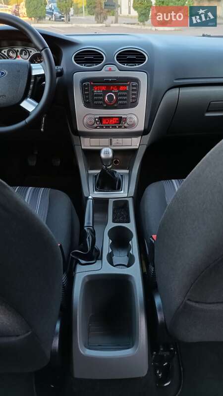 Хэтчбек Ford Focus 2008 в Дубно