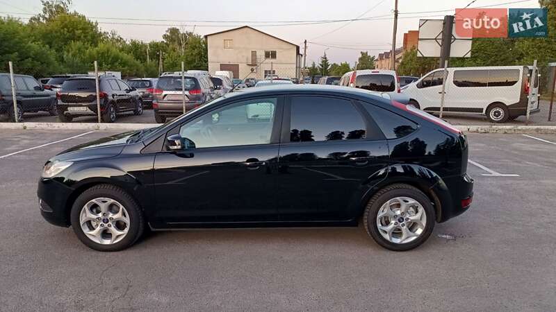 Хэтчбек Ford Focus 2008 в Дубно