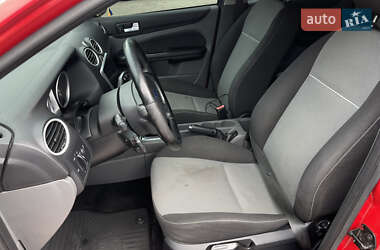 Хэтчбек Ford Focus 2010 в 