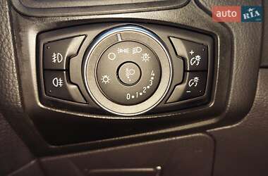 Хэтчбек Ford Focus 2015 в 