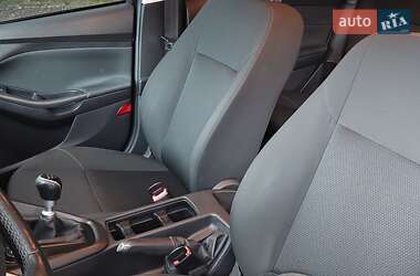 Хэтчбек Ford Focus 2015 в 