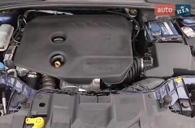 Хэтчбек Ford Focus 2015 в 