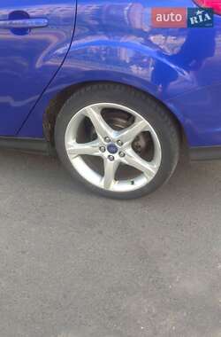 Седан Ford Focus 2013 в 