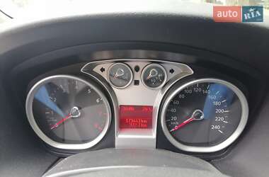 Седан Ford Focus 2010 в 