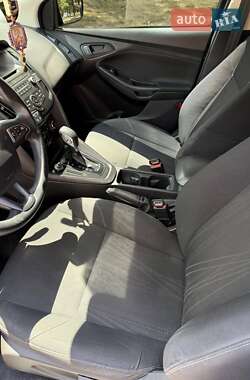 Седан Ford Focus 2015 в 