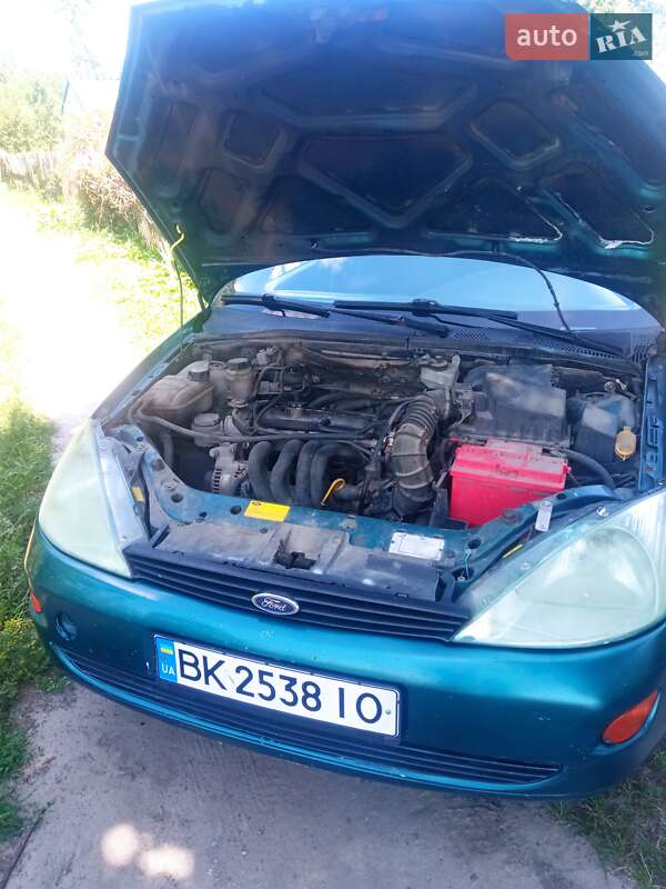 Хэтчбек Ford Focus 2000 в Жовкве