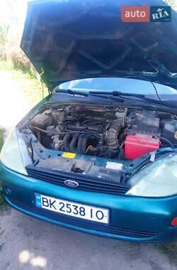 Хетчбек Ford Focus 2000 в 