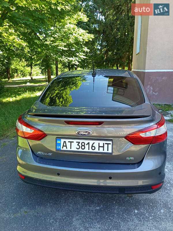 Седан Ford Focus 2011 в Долине
