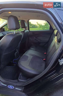 Хэтчбек Ford Focus 2012 в 