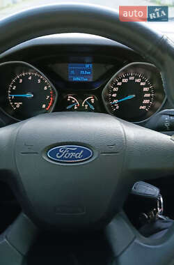 Хэтчбек Ford Focus 2012 в 
