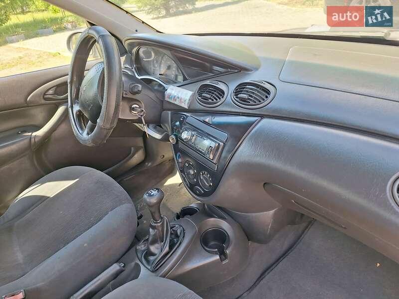 Седан Ford Focus 2002 в Черновцах