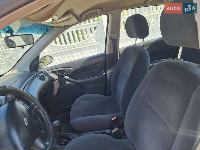 Седан Ford Focus 2002 в Черновцах