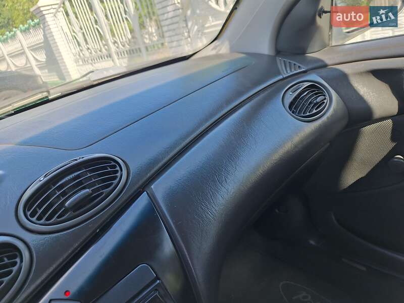Седан Ford Focus 2002 в Черновцах