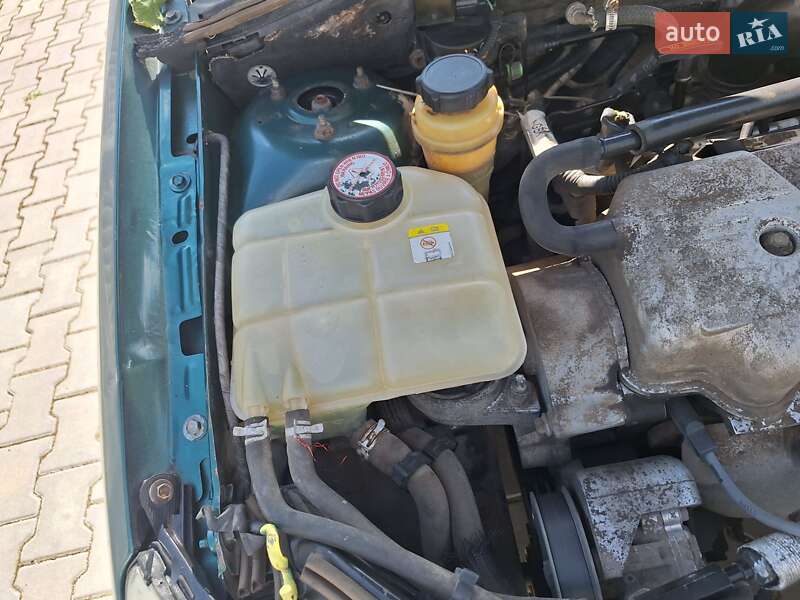 Седан Ford Focus 2002 в Черновцах