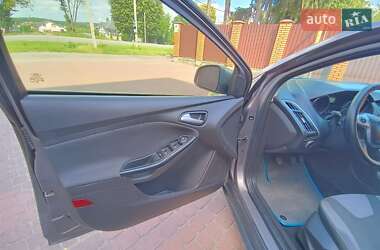 Хэтчбек Ford Focus 2013 в 
