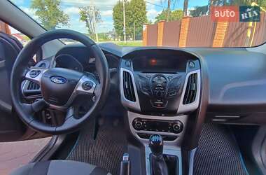 Хэтчбек Ford Focus 2013 в 