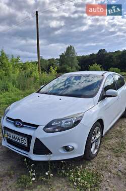 Хэтчбек Ford Focus 2013 в 
