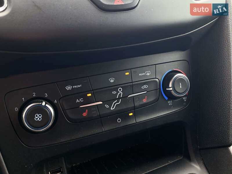 Хэтчбек Ford Focus 2015 в Киеве