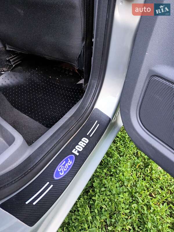 Универсал Ford Focus 2010 в Обухове
