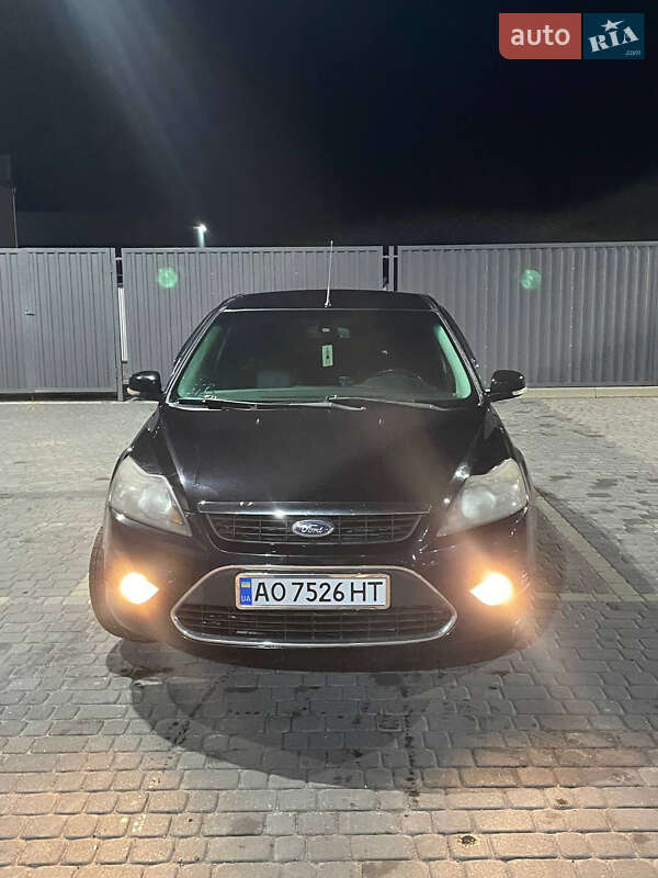 Хэтчбек Ford Focus 2010 в Мукачево