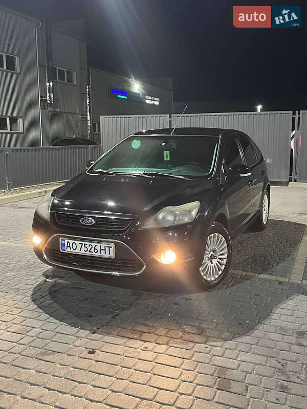 Хэтчбек Ford Focus 2010 в Мукачево