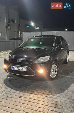 Хэтчбек Ford Focus 2010 в 