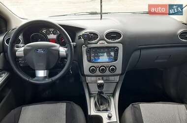 Седан Ford Focus 2010 в 