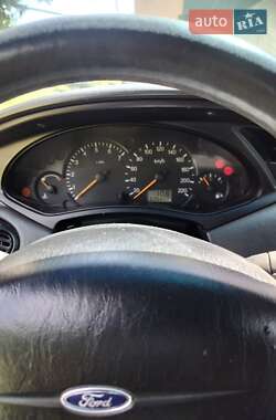 Седан Ford Focus 2001 в 